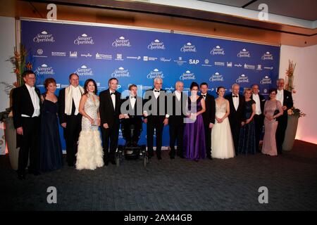 Dirk Hilbert Mit Ehefrau Su Yeon Hilbert, Armin Mueller-Stahl , Hans-Joachim Frey, Michael Kretschmer Mit Freundin Annet Hofmann Beim 15. SemperOpern Foto Stock