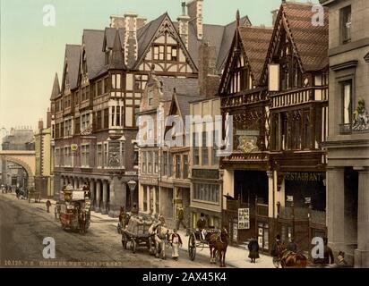 1890 ca , CHESTER, Cheshire , INGHILTERRA , GRAN BRETAGNA : The Newgate Street . Photo chrom print by Detroit Publishing Co. - GRAND BRETAGNA - VIEW - english Midlands - FOTO STORICHE - STORIA - GEOGRAFIA - GEOGRAFIA - ARCHITETTURA - ARCHITETTURA - CASA - HOME - ARCHITETTURA - ARCHITETTURA - STRADA - BELLE EPOQUE - negozi - negozizi - negozio - carro - carro - - cavallo da tiro - cavalli - cavalli - omnibus - tram ---- Archivio GBB Foto Stock