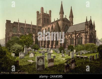 1890 ca , CHESTER, Cheshire , INGHILTERRA , GRAN BRETAGNA : la Cattedrale . Photo chrom print by Detroit Publishing Co. - GRAND BRETAGNA - VIEW - English Midlands - FOTO STORICHE - STORIA - GEOGRAFIA - GEOGRAFIA - ARCHITETTURA - ARCHITETTURA - CASA - HOME - ARCHITETTURA - ARCHITETTURA - BELLE EPOQUE - cattedrale - chiesa - chiesa - religione anglicana protestante - cimitero - cementazione - tombe - pietre tombali - tombe - tomba - giardino - giardino ---- Archivio GBB Foto Stock
