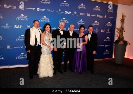 Dirk Hilbert Mit Ehefrau Su Yeon Hilbert, Armin Mueller-Stahl , Hans-Joachim Frey, Michael Kretschmer Mit Freundin Annet Hofmann Beim 15. SemperOpern Foto Stock