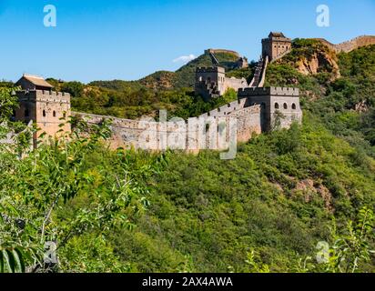 Dinastia Ming Jinshanling Grande Muraglia cinese nel bel tempo, provincia di Hebei, Cina, Asia Foto Stock