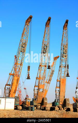 Gru cingolata nel cantiere Foto Stock