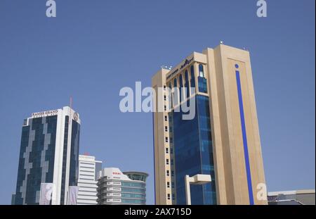 Seef Tower con Ramee Grand Hotel e Spa dietro, Seef District, Regno del Bahrain Foto Stock