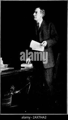 Vita di John Albert Johnson : tre volte governatore del Minnesota . II|i||[iliWl, i, Ml i i II i i, i Hi 111 i i f, !l II i m.. COPYRIGHT BY SWEETGOVERNOR JOHN ALBERT JOHNSON LIFE UFJOHN ALBERT JOHNSON TRE VOLTE GOVERNOROF MINNESOTA BY FRANK A. DAY AND THEODORE M. KNAPPENCU31924008223939 Foto Stock