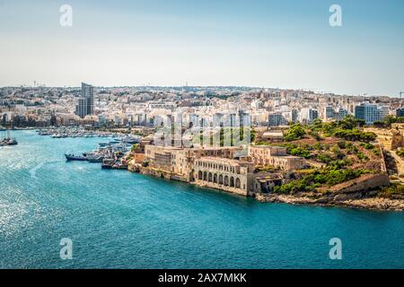 Isola di Manoel con vecchio forte e yacht marina, Gżira, Malta. Foto Stock