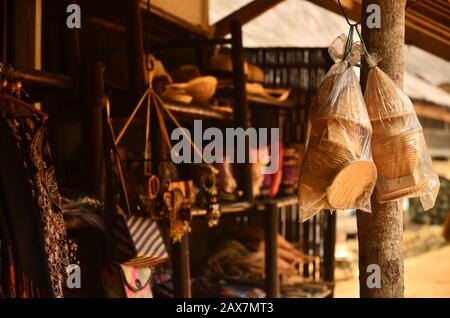 Negozio di souvenir Village a Tasikmalaya, West Java, Indonesia Foto Stock