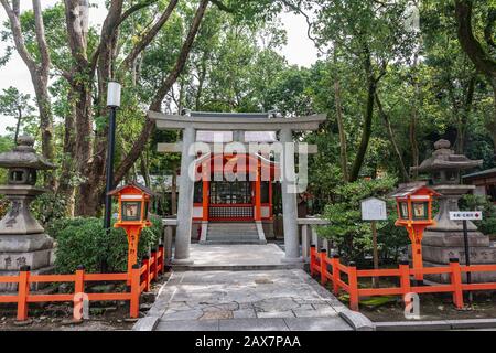 Kyoto, Giappone, Asia - 5 Settembre 2019 : Le Porte Di Torii Al Santuario Di Yasaka Foto Stock