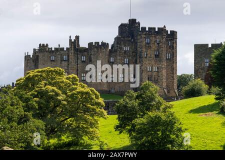 Castello Di Alnwick, Northumberland, Inghilterra. In primo piano in film di Harry Potter. Foto Stock