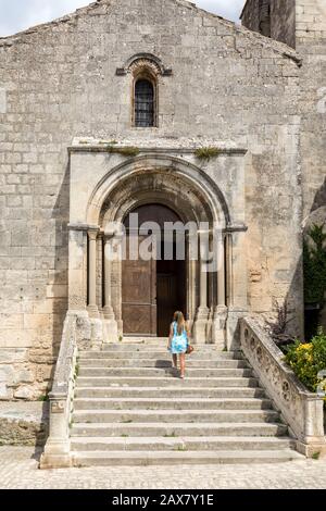 Saint Vincent Chiesa, borgo medievale di Les Baux de Provence, Bouches du Rhone, Provenza , Francia Foto Stock