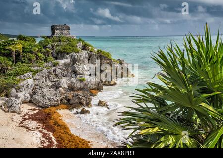 Templo del Dios del Viento (Tempio di Dio dei Venti), rovine Maya a Tulum, Riviera Maya, Penisola dello Yucatan, stato Quintana Roo, Messico Foto Stock