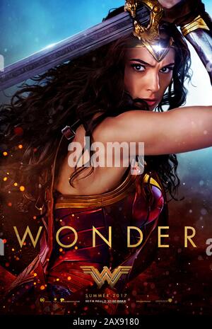 Wonder Woman (2017) diretto da Patty Jenkins e con Gal Gadot, Chris Pine, Robin Wright, Ewen Bremner e Connie Nielsen. Il guerriero amazzonico della DC Comics Diana colpisce il grande schermo e aiuta l'umanità durante la prima guerra mondiale Foto Stock