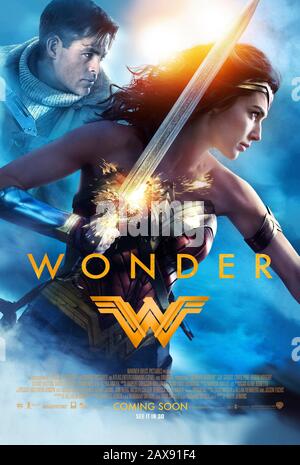 Wonder Woman (2017) diretto da Patty Jenkins e con Gal Gadot, Chris Pine, Robin Wright, Ewen Bremner e Connie Nielsen. Il guerriero amazzonico della DC Comics Diana colpisce il grande schermo e aiuta l'umanità durante la prima guerra mondiale Foto Stock