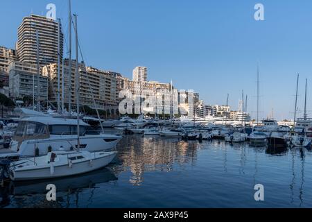 Barche ormeggiate nel Porto Ercole nel Principato di Monaco Foto Stock