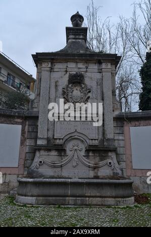 Antica fontana d'acqua a Sao Domingos Benfica. Lisbona, Portogallo Foto Stock