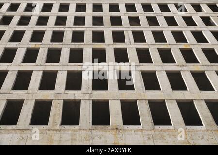 Metodo di costruzione di costruzione usando cemento armato. L'edificio è in fase di costruzione. Foto Stock