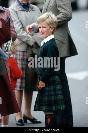 Peter Phillips arriva a Scrabber Harbor nel suo kilt, Scozia agosto 1985 Foto Stock