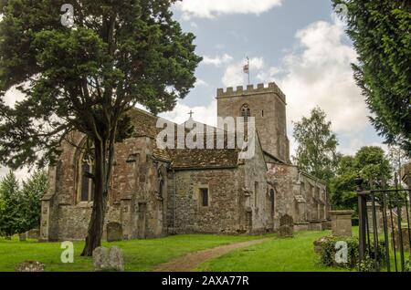 La chiesa storica di St Mary nel villaggio di Market Lavington, Wiltshire, Inghilterra. Foto Stock