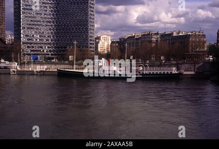 PRINCESS ELISABETH PADDLE STEAMER 1926 COSTRUITO DI GIORNO ESTATE (NORTHAM) E L'USO DA PARTE DELL'ISOLA DI WHIGHT E SOUTH OF ENGLAND ROYAL MAIL - IMPEGNARSI NELLA DINAMOOPERAZIONE A DUNKERQUE DURANTE LA SECONDA GUERRA MONDIALE - NEI PRIMI 90S LA NAVE È STATA ACQUISTATA E RESTAURATA DALLA CHAMBRE SYNDICALE DI TYPOGRAFIQUE E RIMANERE SUL FIUME SENNA A PARIGI PER ALCUNI ANNI PRIMA DI ESSERE IN VENDITA ALLA CITTÀ DI DUNKERQUE - BARCA PARIGI - NAVE STORICA INGLESE - STORIA FRANCESE - SLIDE COLORE © FRÉDÉRIC BEAUMONT Foto Stock