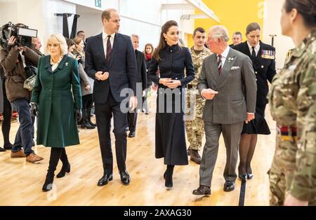(Da sinistra a destra) la duchessa di Cornovaglia, il duca di Cambridge e la duchessa di Cambridge e il principe del Galles durante una visita al Defense Medical Rehabilitation Center Stanford Hall, Stanford on Soar, Loughborough, dove si sono incontrati con pazienti e personale e hanno fatto un tour della palestra e del laboratorio di protesi. Foto Stock