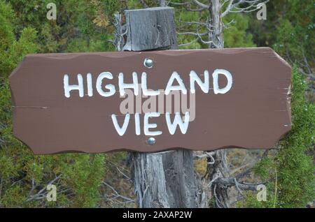 Fruita, COLORADO - 23 GIUGNO 2016: Highland View Overlook Sign Along Rim Rock Drive nel Colorado National Monument Foto Stock