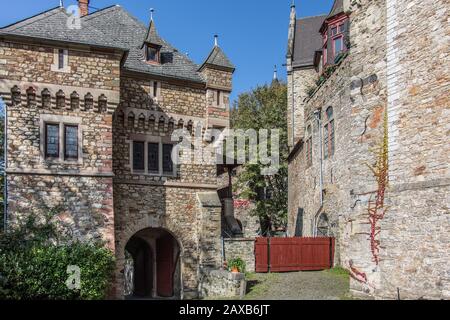 Gut erhaltene Festung an der Lahn Foto Stock