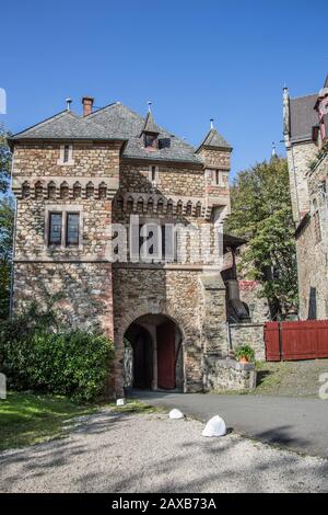 Gut erhaltene Festung an der Lahn Foto Stock