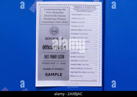 Nashua, Stati Uniti. 11th Feb, 2020. Esempi di ballots primari presidenziali sono esposti per la prima nella nazione primaria presidenziale alla Scuola elementare Broad Street a Nashua, New Hampshire, martedì 11 febbraio 2020. Il New Hampshire oggi detiene la prima priorità presidenziale della nazione. Foto di Matthew Healey/UPI Credit: UPI/Alamy Live News Foto Stock