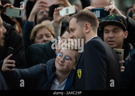 Reggio Emilia, Italia, 11 Feb 2020, sebastian vettel (pilota numero 5 scuderia ferrari) firma autografi e scatta foto con tifosi ferrari a reggio emilia . durante la presentazione di New Ferraru F1 2020 - Campionato di Formula 1 - credito: LPS/Lorenzo di Cola/Alamy Live News Foto Stock