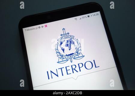 Logo Interpol sullo smartphone Foto Stock