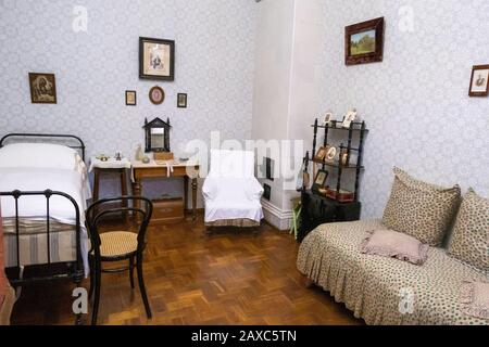 Yalta, Crimea - 09/05/2019: Nella casa-museo dello scrittore russo Anton Pavlovich Chekhov a Yalta. Foto Stock