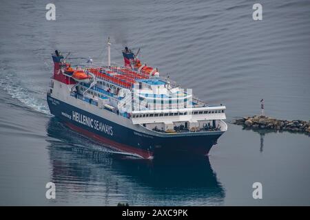 Traghetto Express Skiathos da Hellenic Seaways compagnia che lascia il porto di Patitiri, isola di Alonissos, Sporadi, Grecia Foto Stock