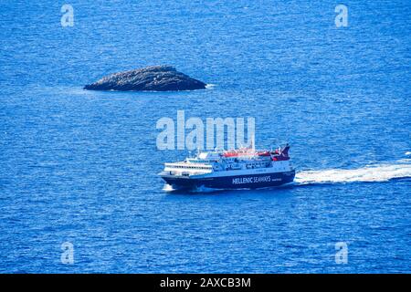 Traghetto Express Skiathos da Hellenic Seaways compagnia che lascia il porto di Patitiri, isola di Alonissos, Sporadi, Grecia Foto Stock