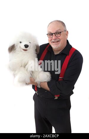 Un ventriloquist con un cane come un puppet Foto Stock