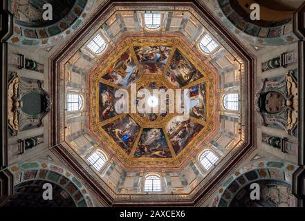 Firenze, Italia - 2020, 2 febbraio: La Cappella dei principi è un mausoleo monumentale decorato interamente in marmi policromi e affreschi. Foto Stock