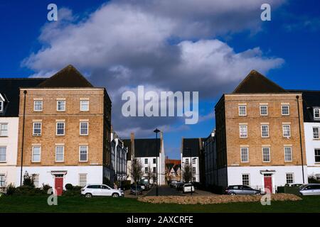 Appartamenti e case moderni a Upton, Northamptonshire, vista da Upton Country Park Foto Stock