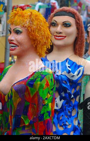 21/02/2012. Credito: Gil Vicente/Fanzine. Desfile de Bonecos Gigantes na terça feira de Carnaval, em Olinda. A concentração para o desfile aconteceu Foto Stock