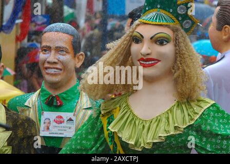 21/02/2012. Credito: Gil Vicente/Fanzine. Desfile de Bonecos Gigantes na terça feira de Carnaval, em Olinda. A concentração para o desfile aconteceu Foto Stock