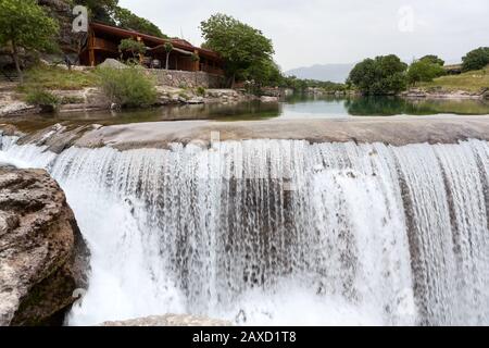 Le cascate del Niagara di Montenegrin si trovano nei dintorni della città di Podgorica. Il Fiume Cijevna, Montenegro, Balcani, Europa Foto Stock