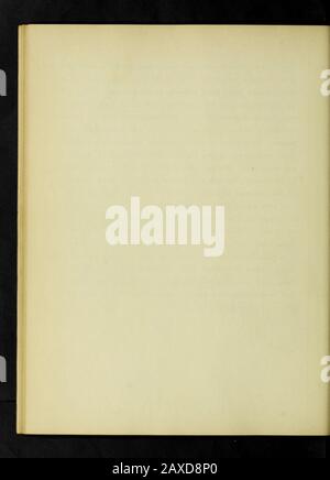 Prove su travi in calcestruzzo piane e rinforzate. E bordo della trave tra la forma e il calcestruzzo per consentire al cemento di scorrere verso l'esterno.d fare una superficie finita. Lo strato è stato nuovamente sottoposto a purolimamping. In questo modo strati di calcestruzzo tre o quattro pollici spessore wei^e aggiunto, compattato, spaded e retam-ped fino a quando la formera livello pieno. Tor Loctite sake of appearance la squadra è stata finita in cima con un sottile cocit di mortaio. V/HEN l'estremità delle barre v/ere si voltò come mostrato nei disegni le barre erano piegate prima di essere poste nella forma. Il calcestruzzo è stato piledand compattato in strati alti a t. Foto Stock