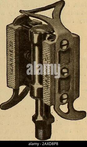 La revisione del commercio delle ruote e del ciclismo . M EV*e OQ/. ^SLT^ ?PE* FCJCX TF* TUTTI I REQUISITI PER UN PEDALE PERFETTO.VEDERE E TESTARE SONO A PROVA. Società di MIGLIORAMENTO del ciclo, WESTBORO, MASS., U. S. A. Gentilmente menzionare la ruota durante la scrittura. 52 AGOSTO 28, DOVE L'ARTE E LA CAPACITÀ SONO ALLEATE. Pochissimi produttori possono vantare di una pianta come la Spalding & Pepper Com-pany, Chicopee Falls, Mass. L'esterno è molto bella da un punto di vista architettonico, mentre la finitura interna in legno duro mostrare il gusto di alcuni con un occhio di bellezza, così come utilità. Da ogni parte areevidenze di te Foto Stock