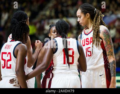 Belgrado, Serbia. 6th Feb, 2020. I giocatori degli Stati Uniti dopo il fallo. Credito: Nikola Krstic/Alamy Live News Foto Stock