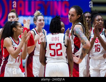 Belgrado, Serbia. 6th Feb, 2020. I giocatori degli Stati Uniti celebrano la vittoria. Credito: Nikola Krstic/Alamy Live News Foto Stock