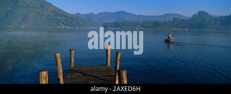 Molo Su Un Lago, Santiago, Lago Atitlan, Guatemala Foto Stock