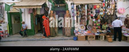 Market stalls on the street, Tripoli, Libya Foto Stock