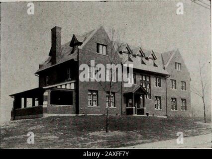 Il Kaldron . Fiore - Heliotrope pjt (gamma IWta Fondata al Jefferson College, 1842 Capitolo Pi Istituito a Allegheny, 1860 Colori - Royal Purple FRATRES IN FACULTATEDr. Dr. I. R. Beiler, S.T.B., pH.D. Prof. John A. M. Stewart, M.S. FRATRES IN COLLEGIONineteen Hundon Twolynn Culbertson (1) William Howard Riehey (8) Hiram Arthur Jones (2) Hugh Henry Buchanan (9) William Edward Jordan, Jr. (3) William Challener, (10) Walter Philip Swanson (4) David Laverne Parker (11) Wilson Revis Flint (5) Ralph Brunner Secor (12) Guy Clement Bittner (6) David Wilso Foto Stock