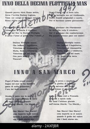 1944 ca , ITALIA : PROPAGANDA fascista per l'himn di Flottiglia DECIMA MAS ( X ma ) del principe Juno Valerio Borghese , Durante i giorni della Repubblica Socialista di Salo '- FASCISMO - FASCISMO - ANNI QUARANTA - REPUBBLICA sociale DI SALO' - REPUBBLICHINO - ITALIA - 40's - '40 - CAMICIA NERA - CAMIMICIA nera - FOTO STORICHE - FOTO STORICHE - STOCK - ITALIA - ITALIA - XX SECOLO - NOVECENTO - SECONDA GUERRA MONDIALE - 2ND WW II - PARACADUTISTI - TRUPPE DA SBARCO - MARINES © ARCHIVIO GBB / Foto Stock