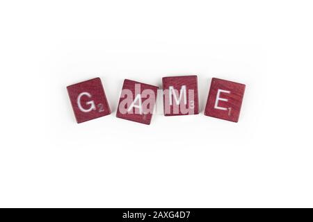Il gioco di parola è stato scritto in una disposizione irregolare di piastrelle di lettera di gioco. Foto Stock