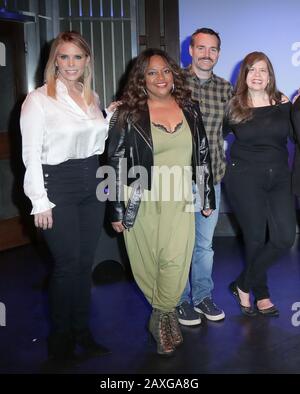 Cheryl Hines, Sherri Shepherd, Will Forte, Dayle Reyfel posa come parte del cast di Broadway Sensation 'Celebrity Autobiography' tenuto presso il Groundlings Theatre l'11 febbraio 2020 a Los Angeles, CA, USA (Photo by Parisa Afsahi/Sipa USA) Foto Stock