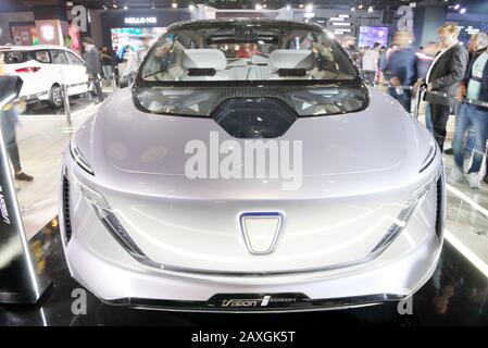 Greater NOIDA, INDIA – 7 FEBBRAIO 2020: La concept car mg Vision-i è in mostra all'Auto Expo 2020 a Greater Noida in India. Foto Stock