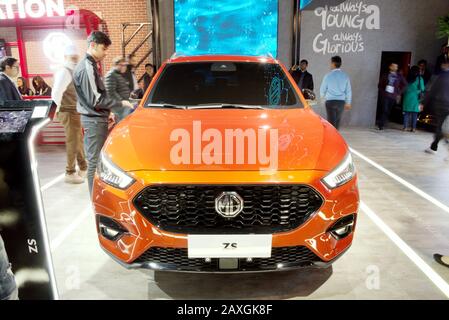 Greater NOIDA, INDIA - 7 FEBBRAIO 2020: Il SUV ZS mg EV è in esposizione all'Auto Expo 2020 a Greater Noida in India. Foto Stock